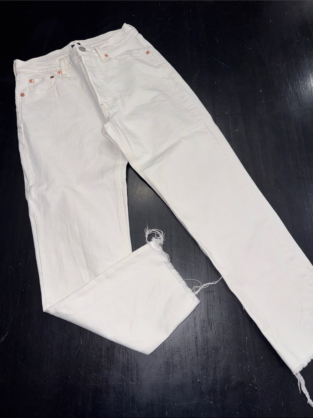 GAP white cheeky strait jeans. size 2/26. new, washed hung to dry, never worn.
